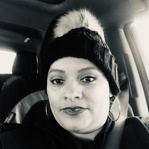 Meet your Posher, Yaneth